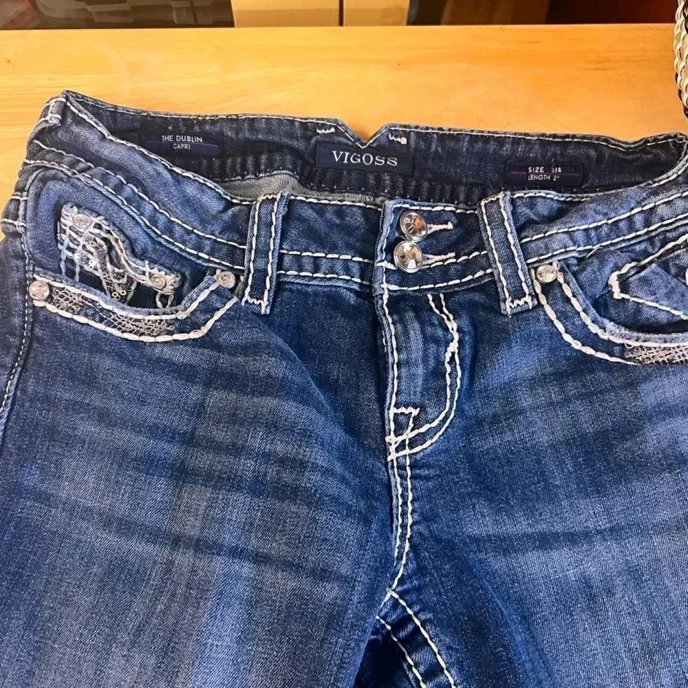 EUC Vigoss Dark Wash Capris With Bling Size 3/4. #JT5